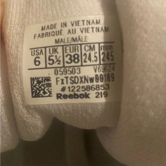 COPY - New Reebok sneakers - Picture 6 of 7